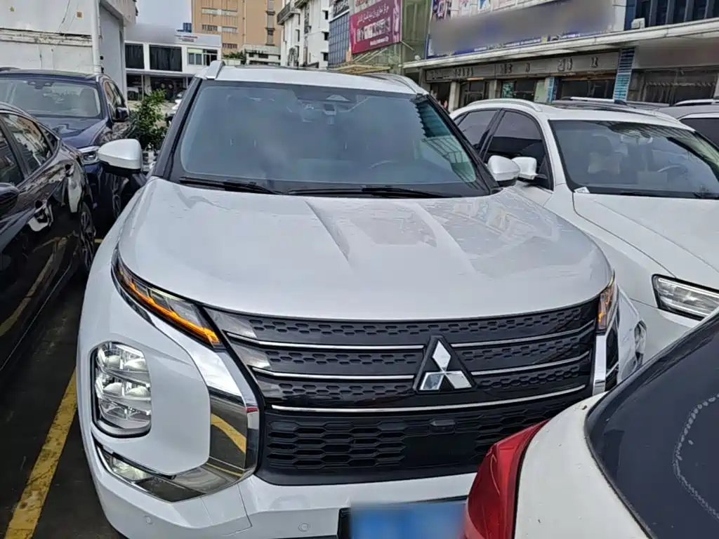 Mitsubishi Outlander — миниатюра 3