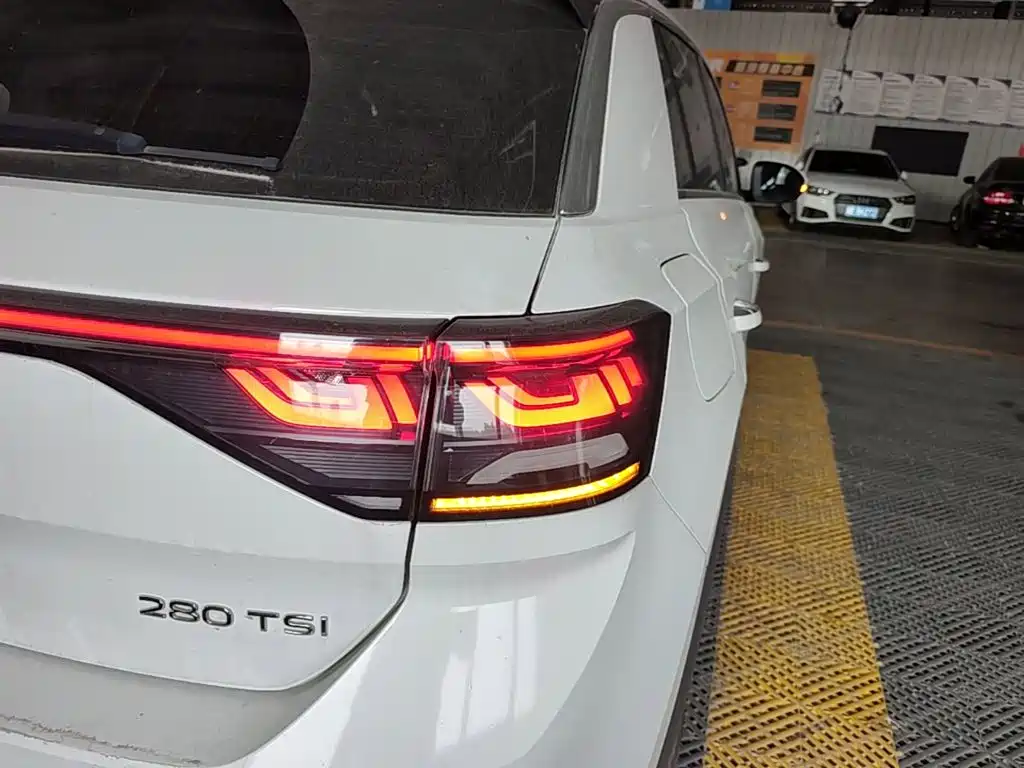 Volkswagen T-Roc — миниатюра 8