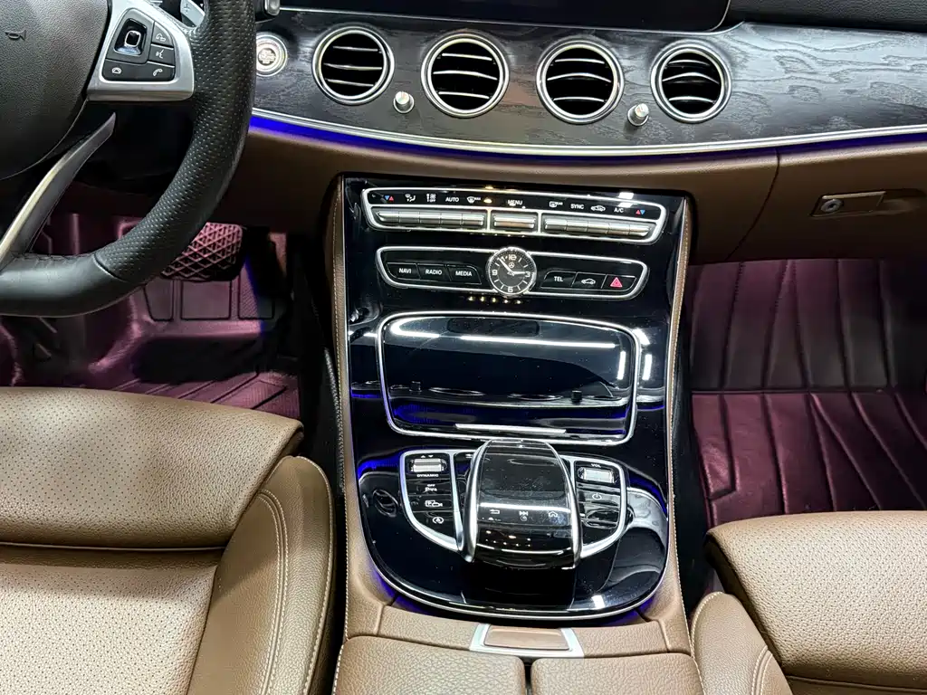 Mercedes-Benz E-Class — миниатюра 18