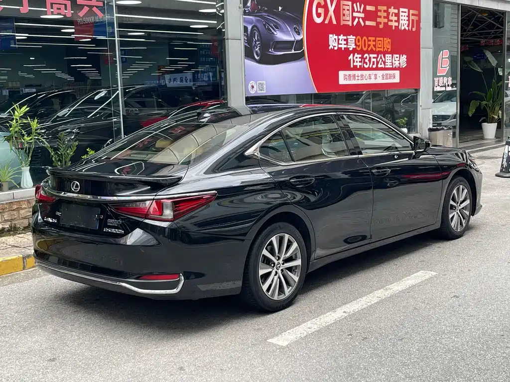 Lexus ES — миниатюра 5