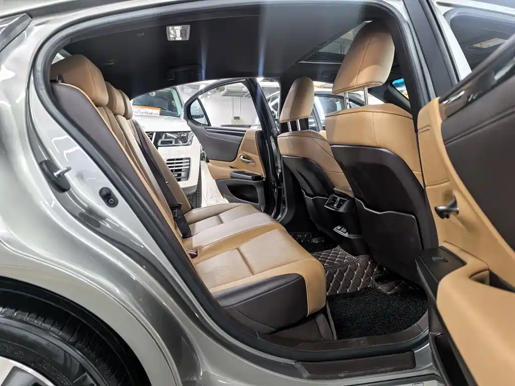 Lexus ES — миниатюра 9