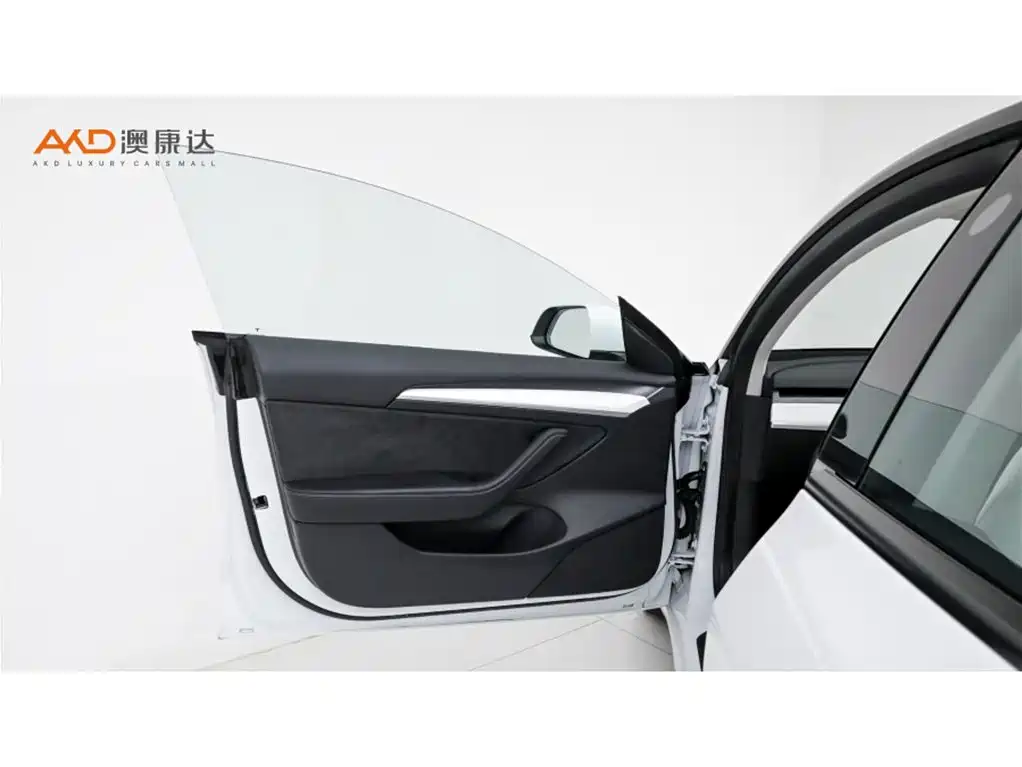 Tesla Model 3 — миниатюра 10