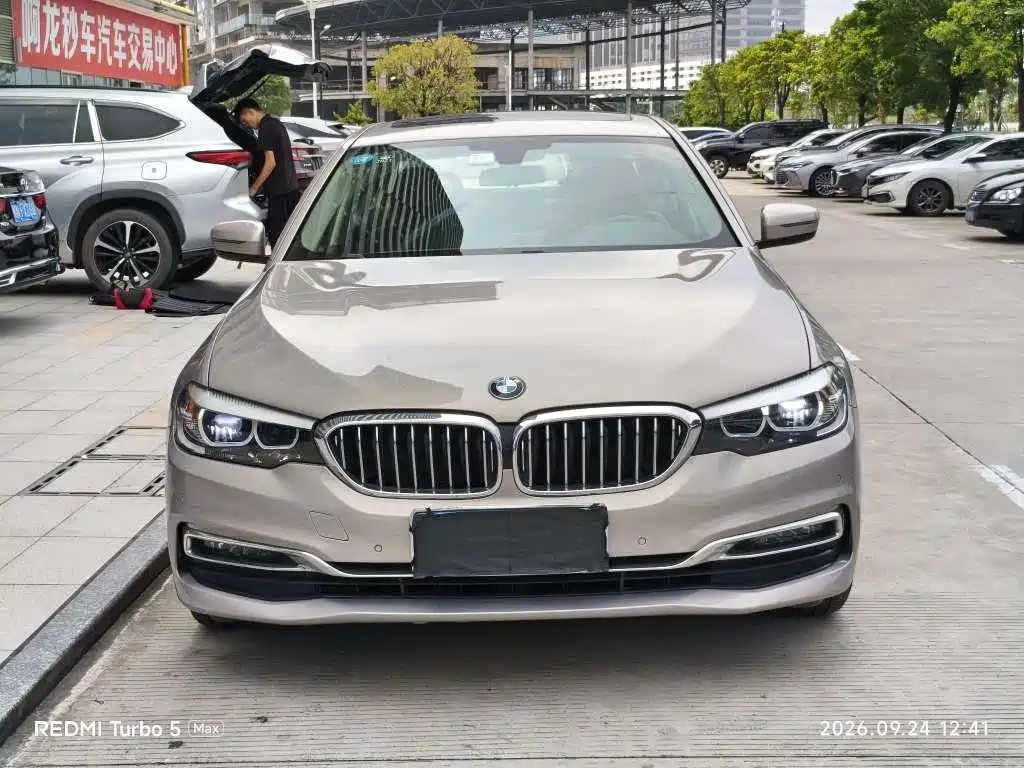 BMW 5 Series — миниатюра 2