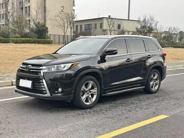 TOYOTA HIGHLANDER