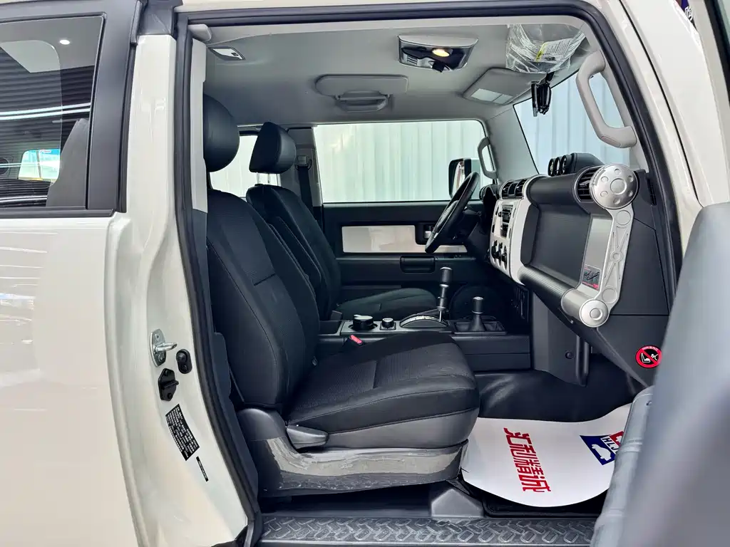 Toyota FJ Cruiser — миниатюра 14