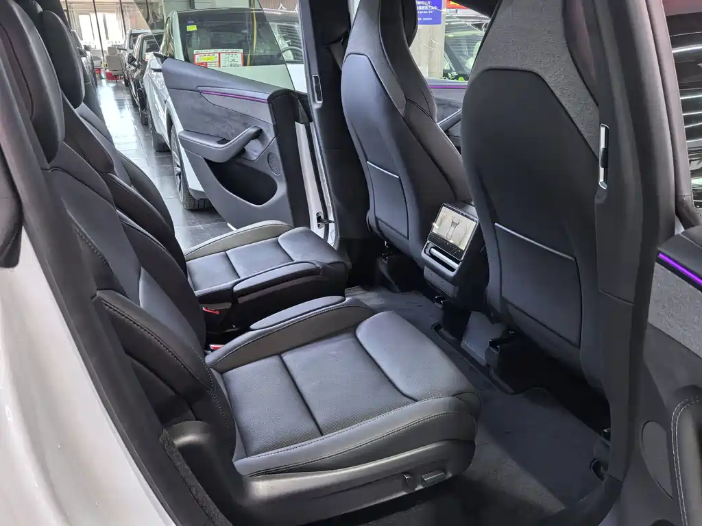 Tesla Model Y L — миниатюра 11