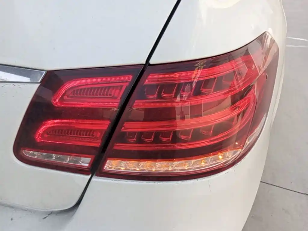 Mercedes-Benz E-Class — миниатюра 8