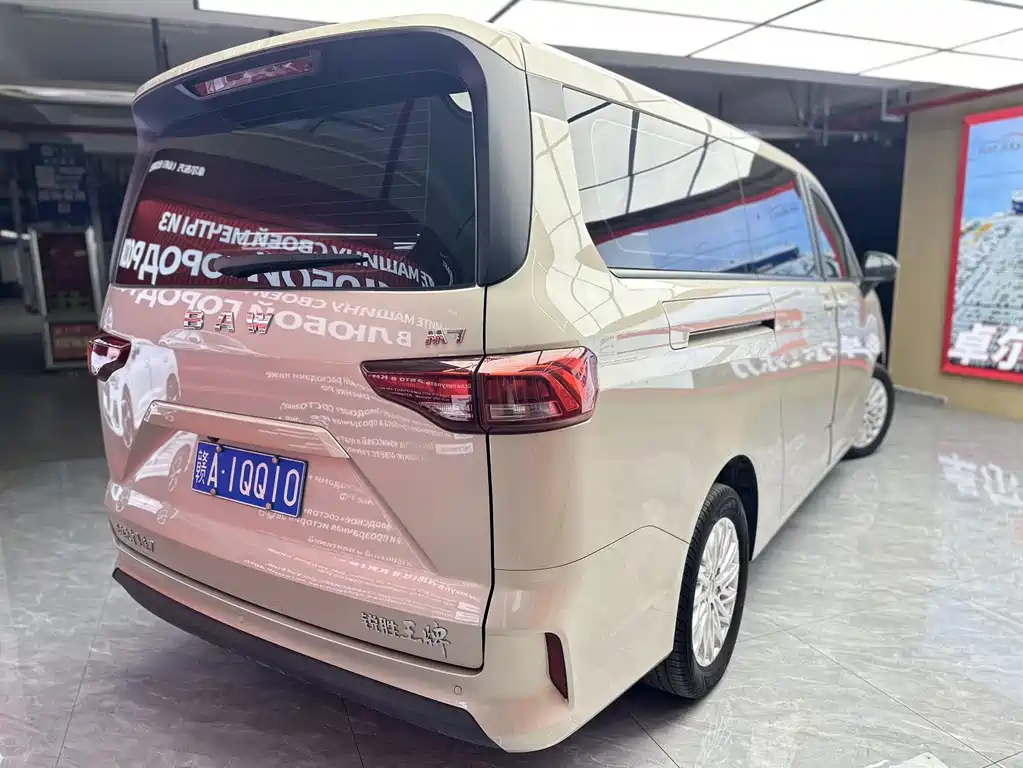 BAIC M7 2023 2.0L AT 7 мест