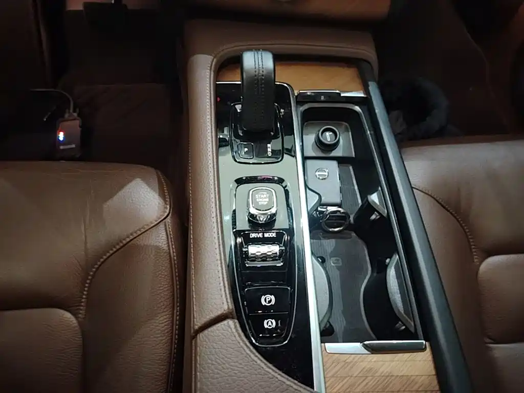 Volvo XC90 — миниатюра 14