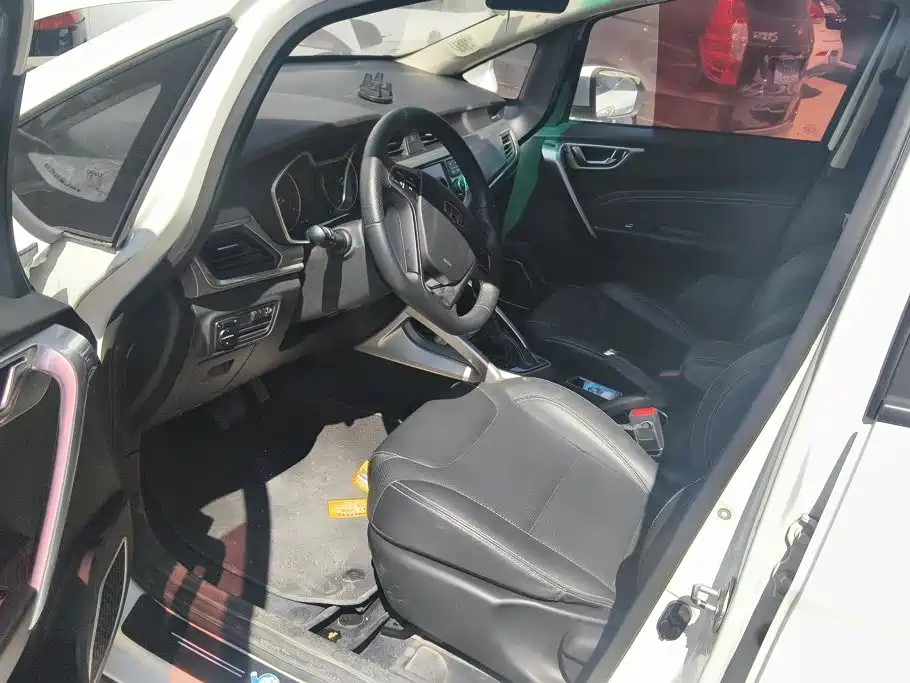 Geely Vision X3 — миниатюра 8