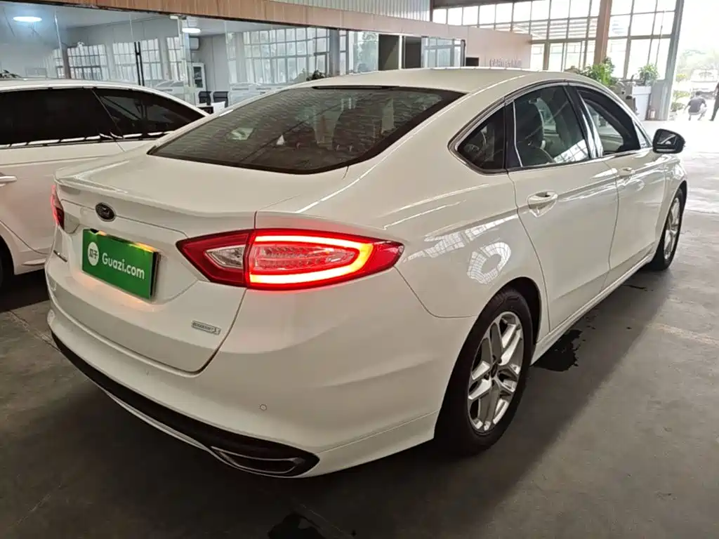 Ford Mondeo — миниатюра 7