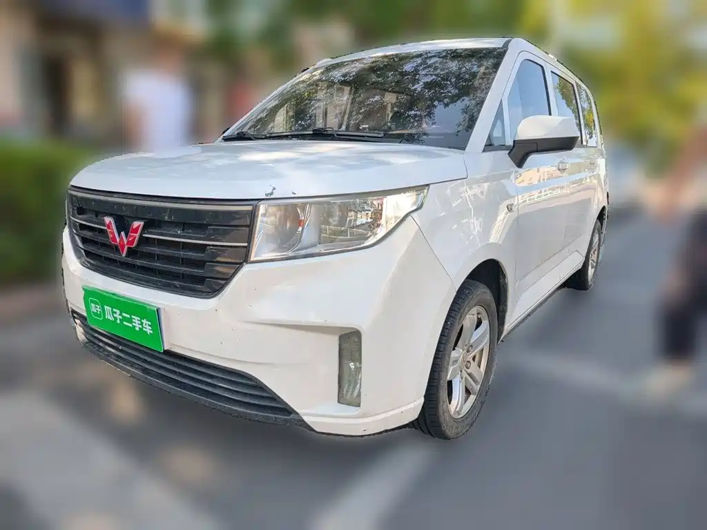 Wuling Hongguang PLUS