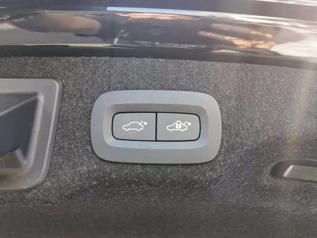 VOLVO S90 PLUG IN HYBRID