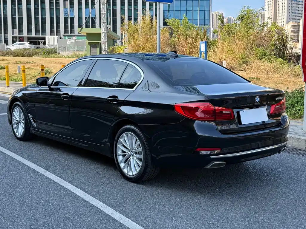 BMW 5 Series — миниатюра 6
