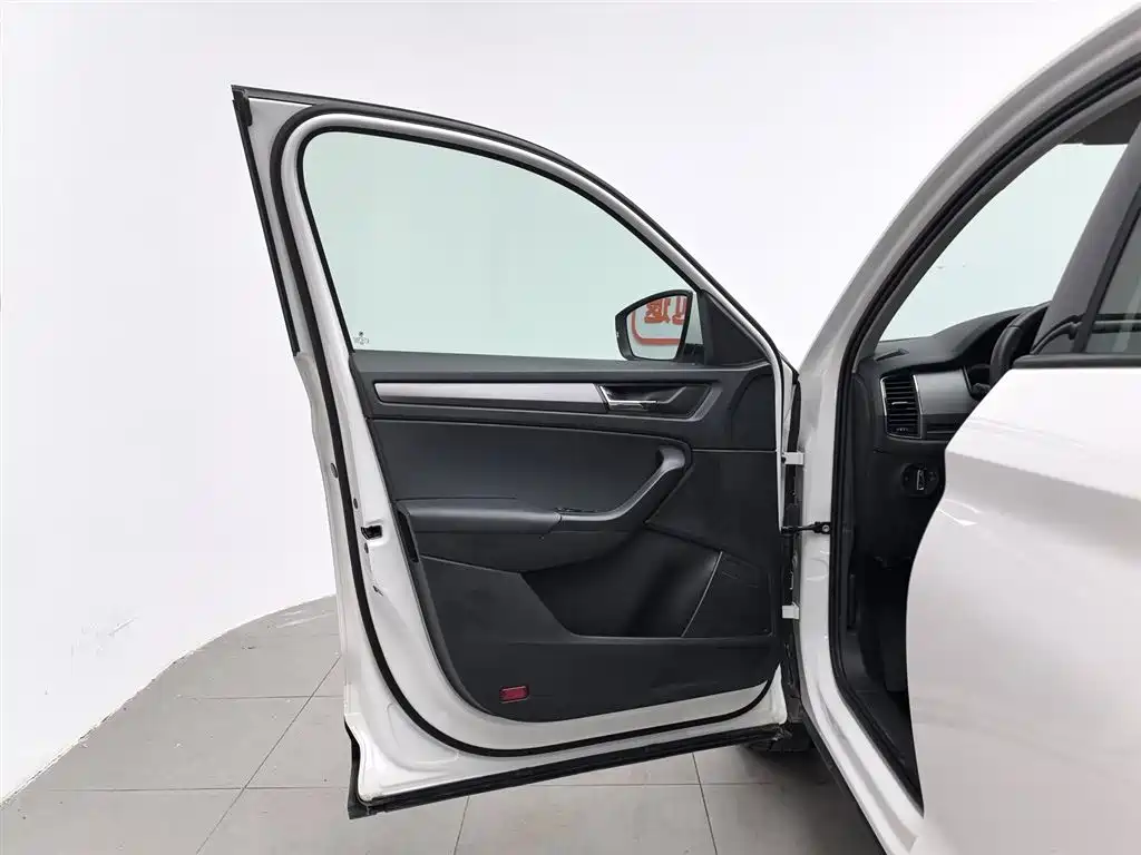 Skoda Kodiaq 2017 TSI330 5 мест Comfort