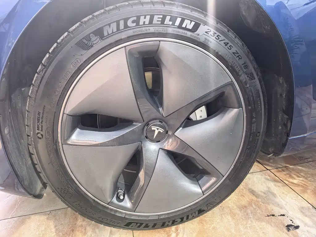 Tesla Model 3 — миниатюра 14