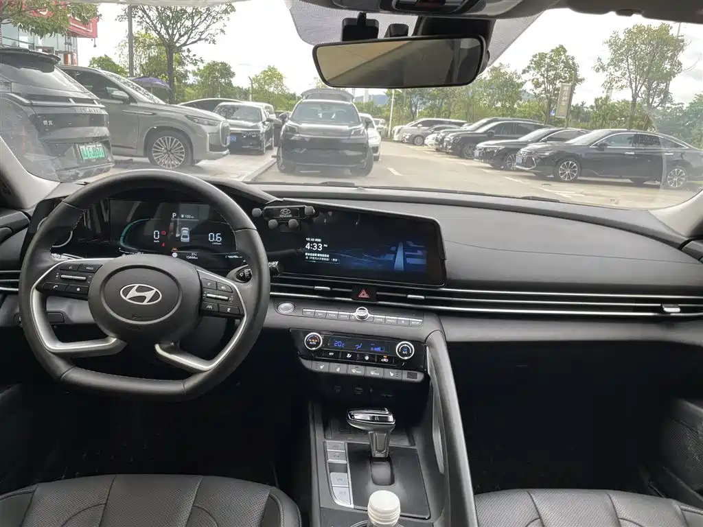 Hyundai Elantra — миниатюра 9