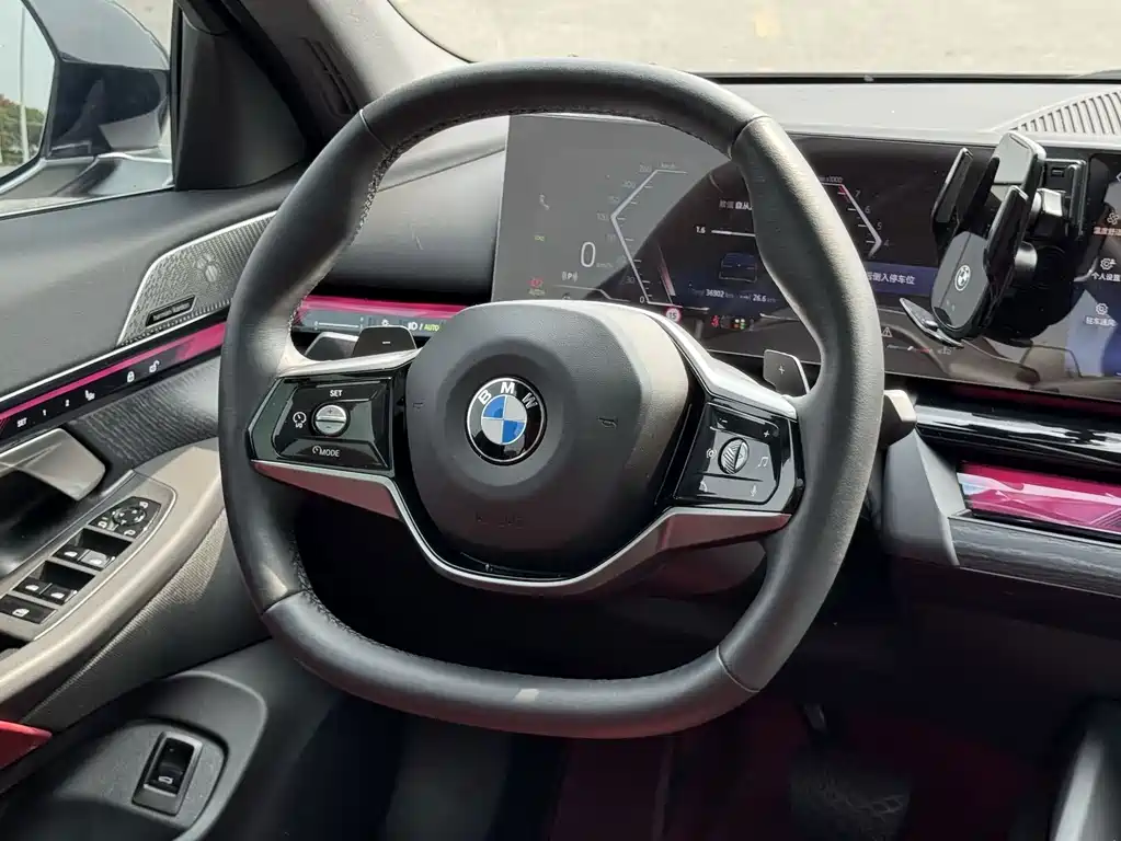 BMW 5 Series — миниатюра 15