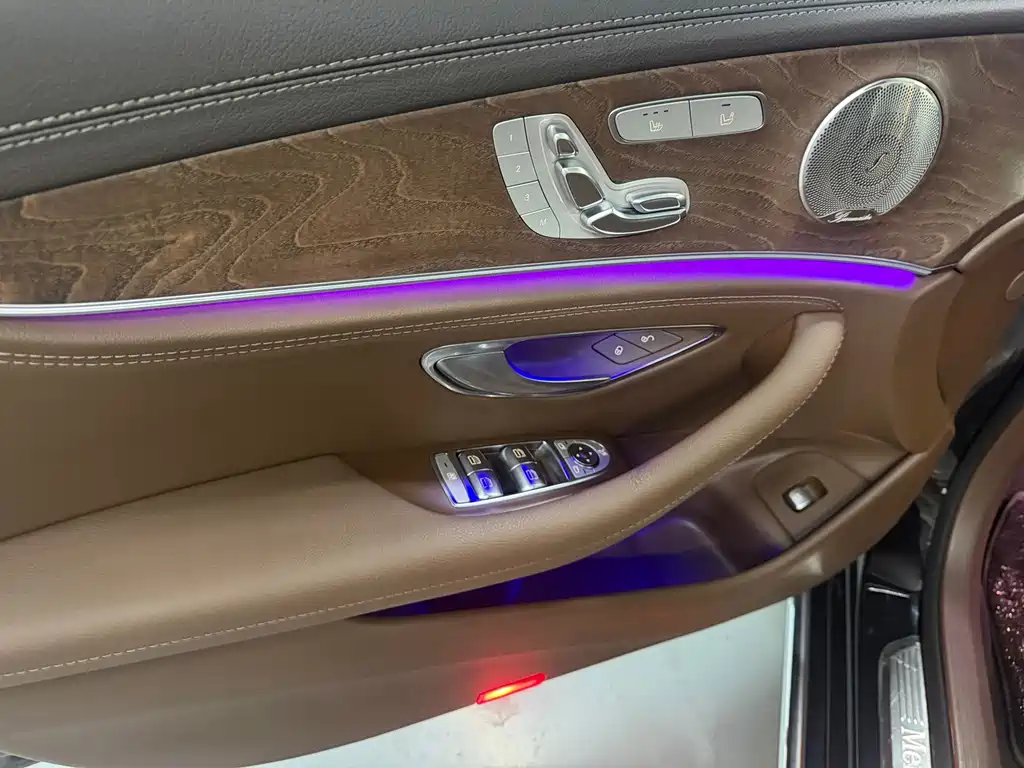 Mercedes-Benz E-Class — миниатюра 5