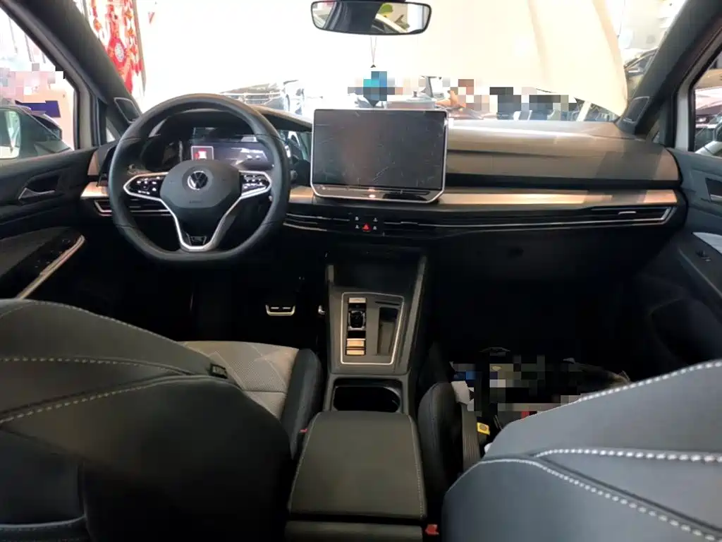 Volkswagen Golf 2025 300TSI R-Line