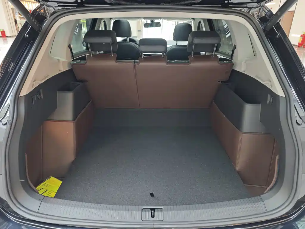 Volkswagen Tiguan L L 2025 300TSI AT