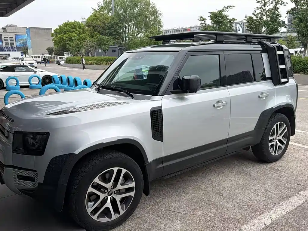 Land Rover Defender 2021