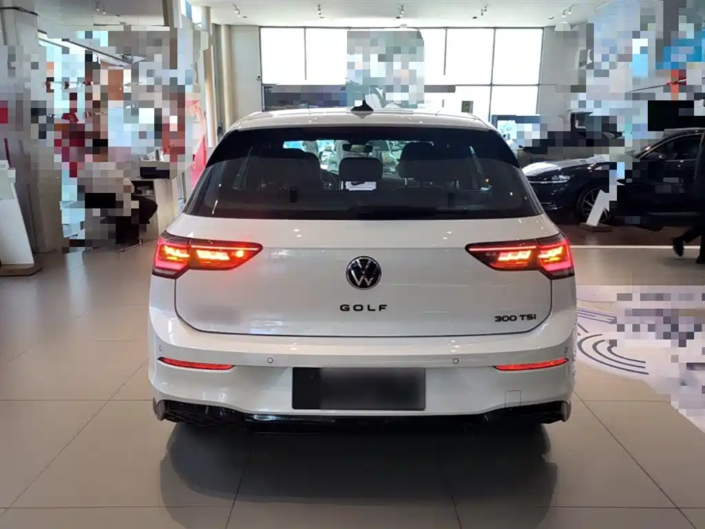 Volkswagen Golf 2025 300TSI R-Line