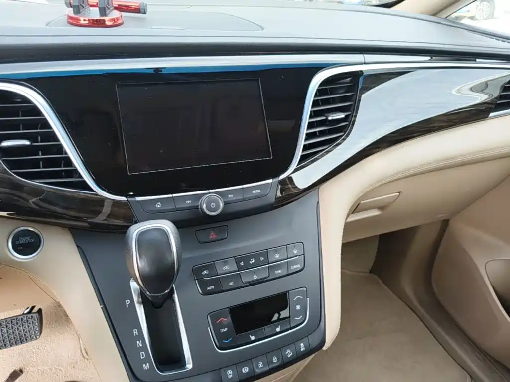 Buick GL8 — миниатюра 13