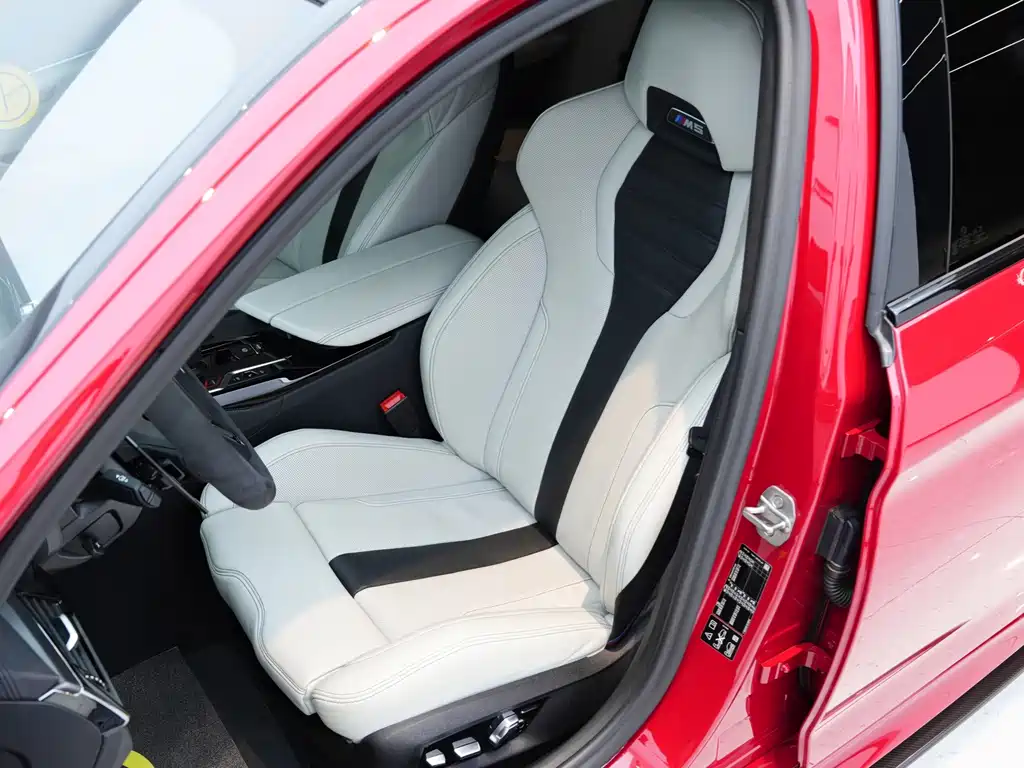 BMW M5 — миниатюра 10