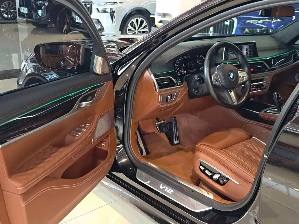 BMW 7 Series — миниатюра 12
