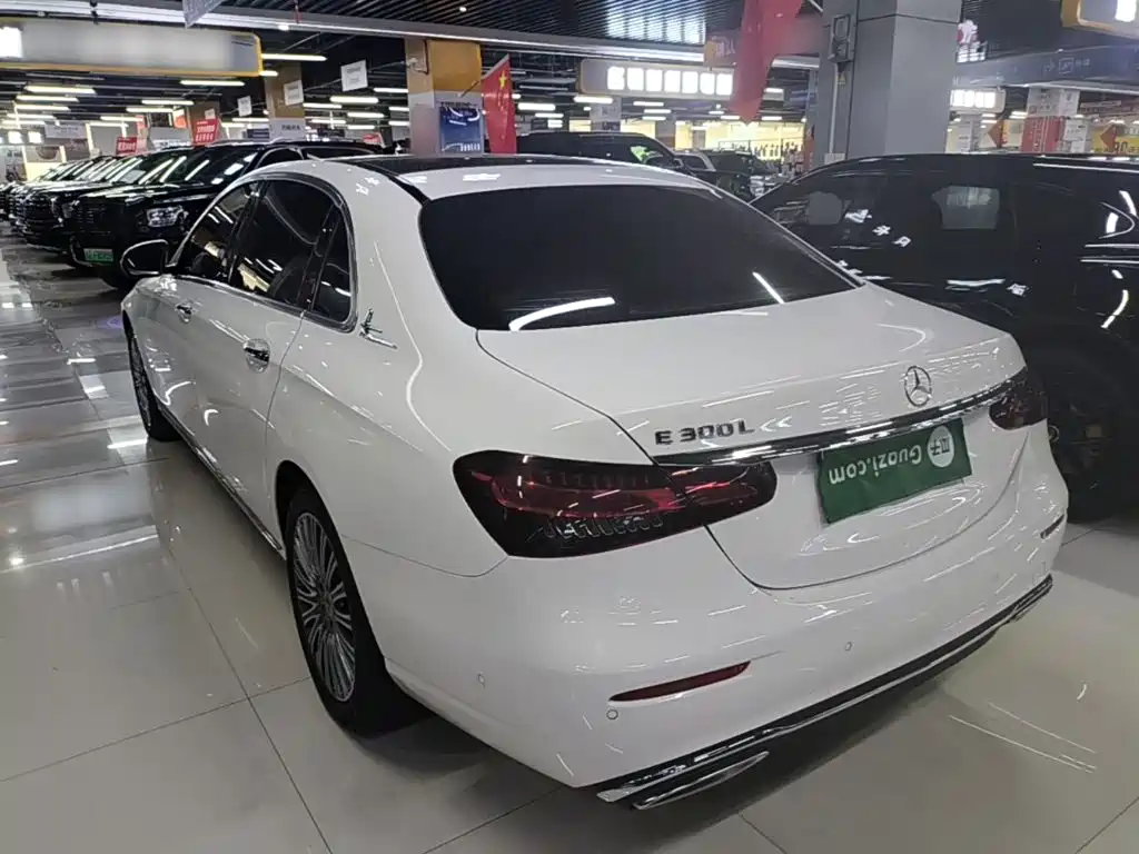 Mercedes-Benz E-Class — миниатюра 5