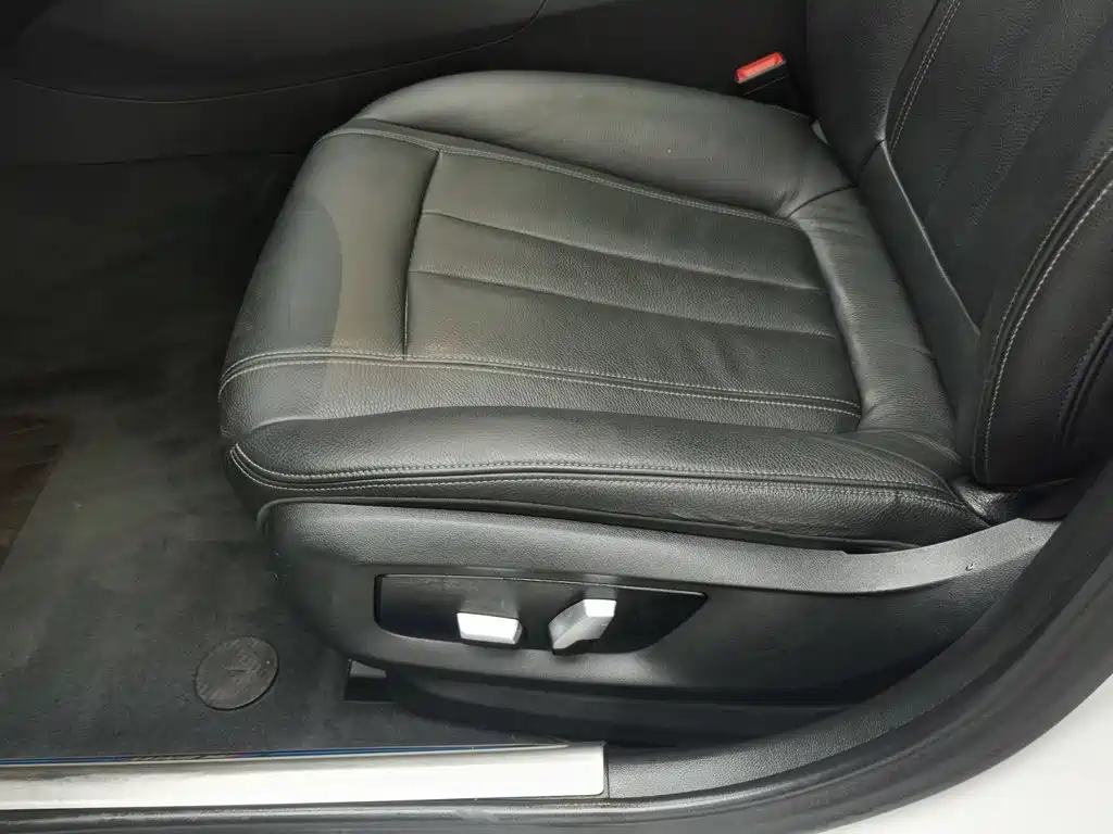 BMW 5 Series — миниатюра 20