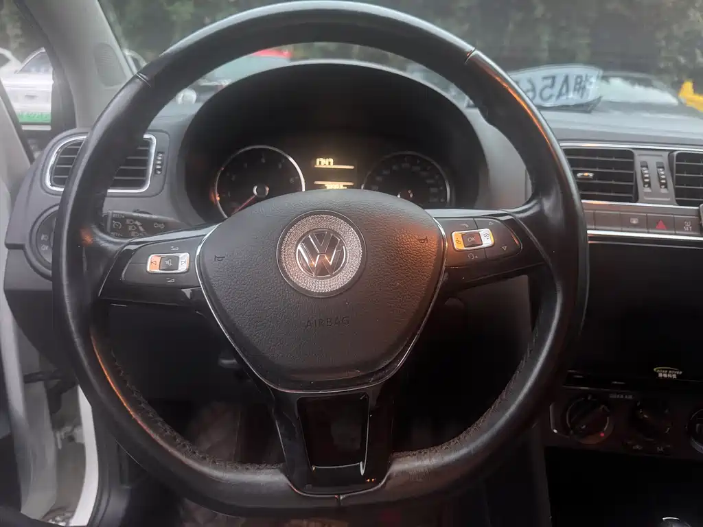 Volkswagen Polo — миниатюра 13