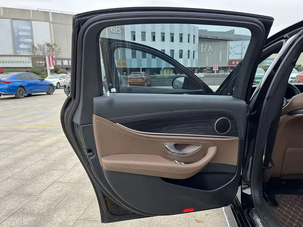 MERCEDES-BENZ E CLASS