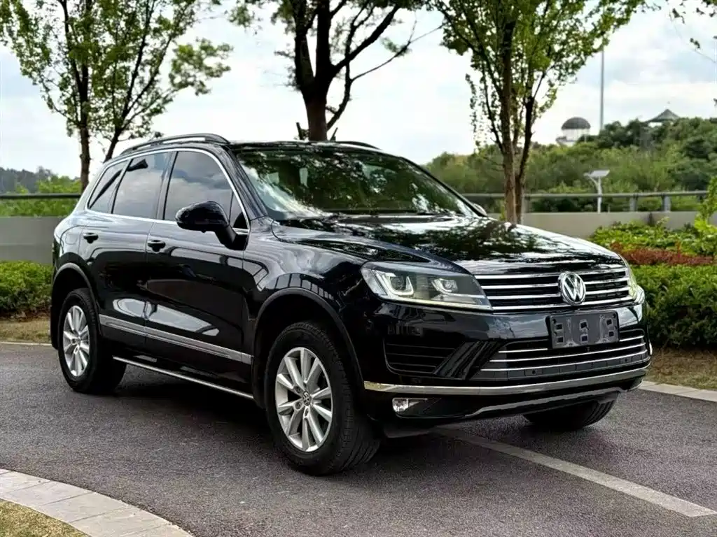 VOLKSWAGEN TOUAREG