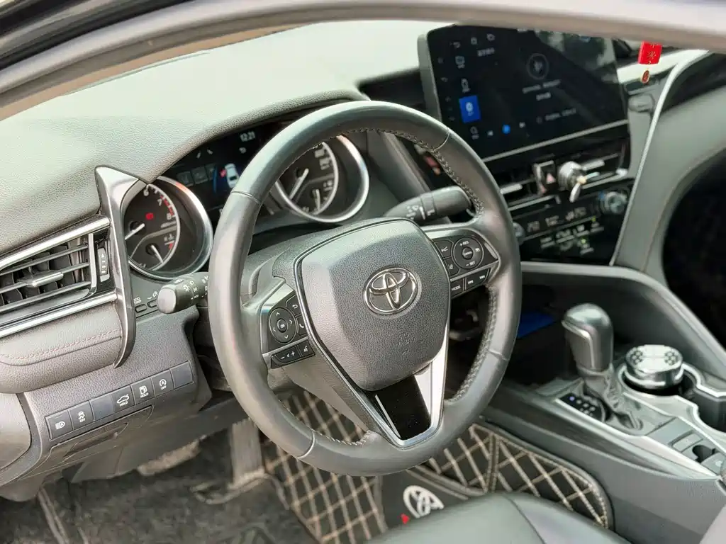Toyota Camry — миниатюра 7