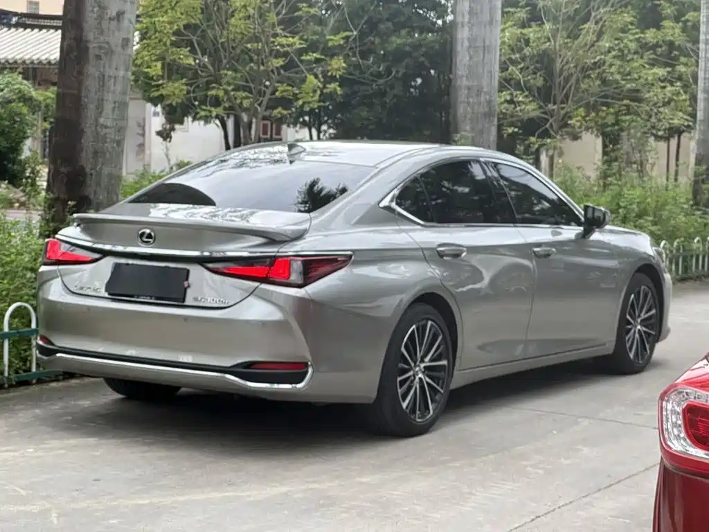 Lexus ES — миниатюра 9