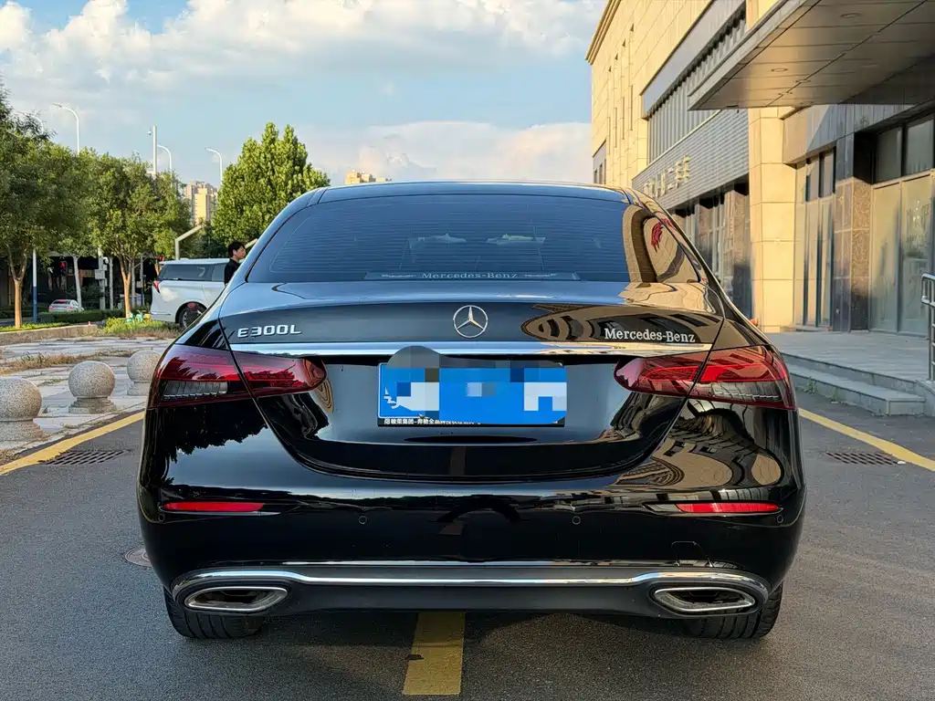 Mercedes-Benz E-Class — миниатюра 5