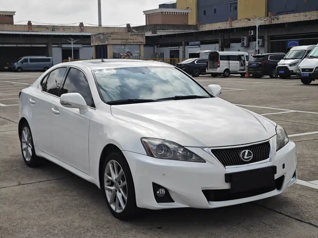 Lexus IS — миниатюра 3