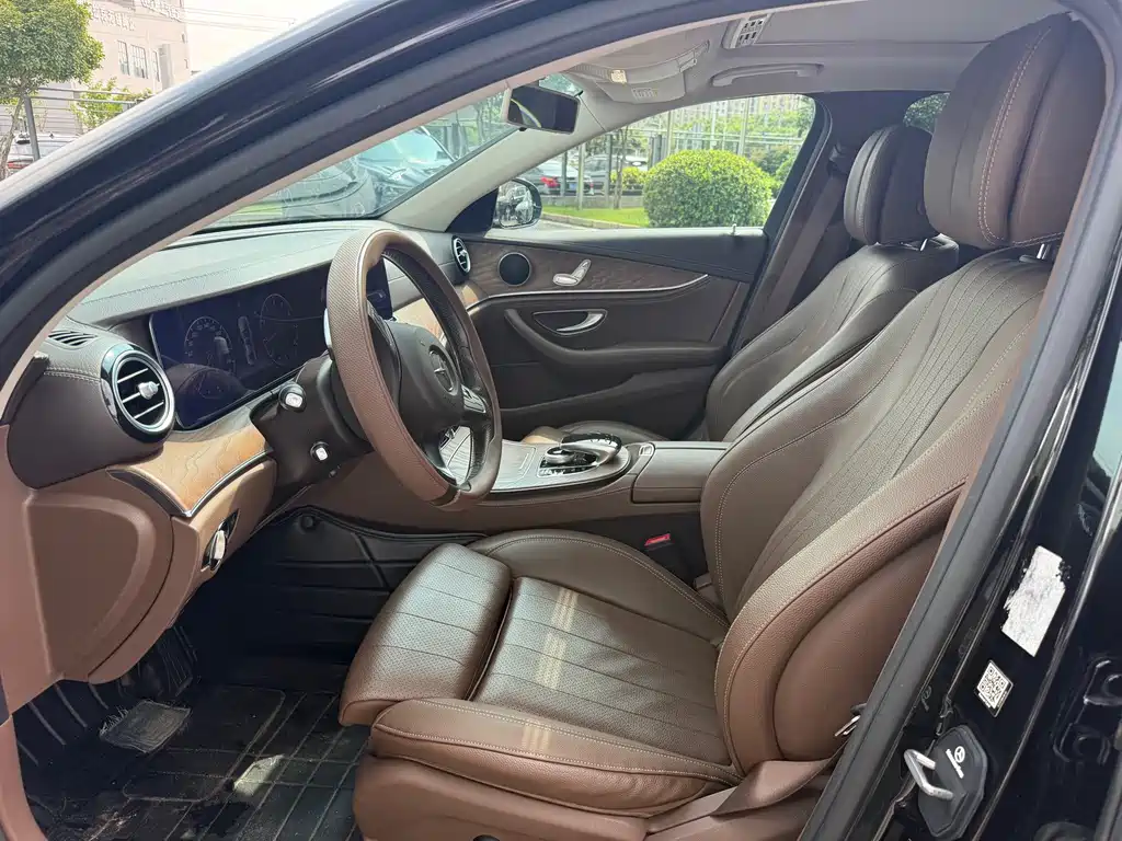 Mercedes-Benz E-Class — миниатюра 5