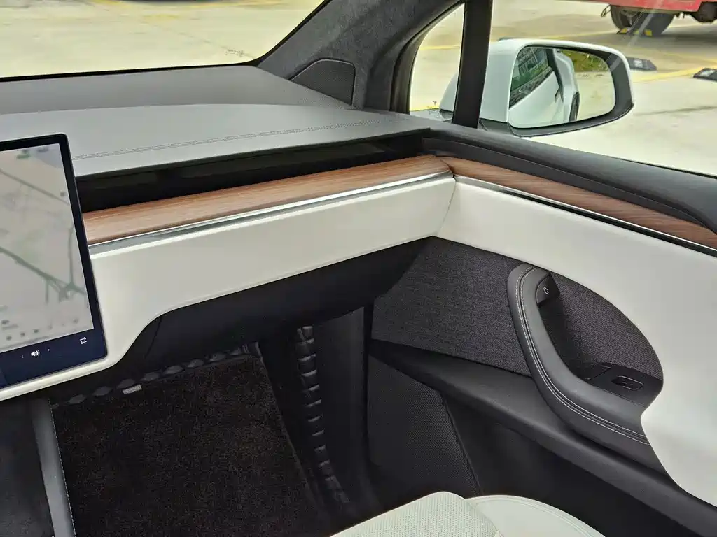 Tesla Model X — миниатюра 3
