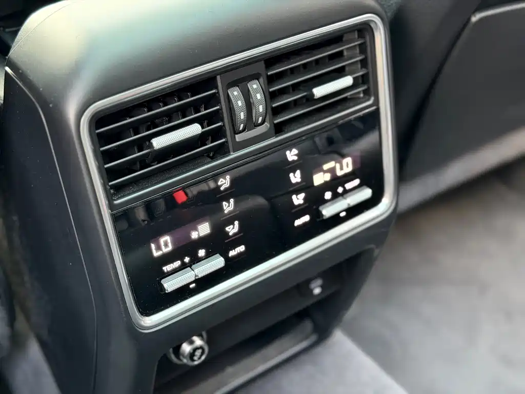 Porsche Cayenne — миниатюра 25