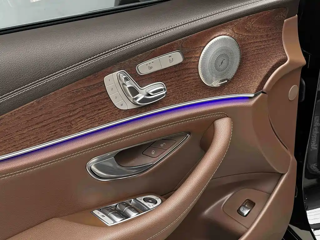 Mercedes-Benz E-Class — миниатюра 4