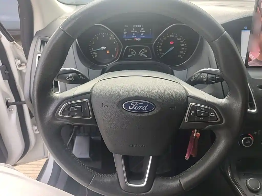 Ford Focus — миниатюра 11