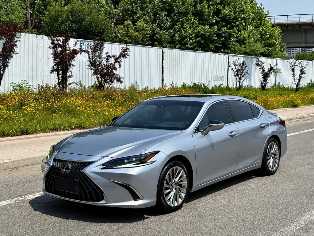 Lexus ES 2022