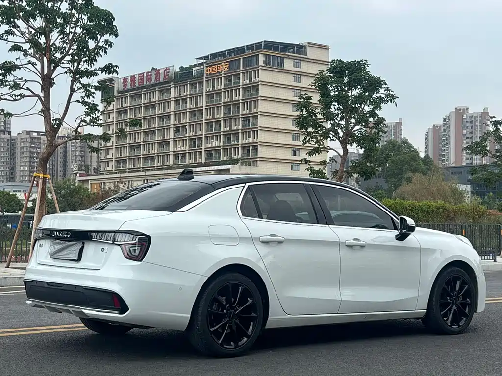Lynk & Co 03 — миниатюра 23