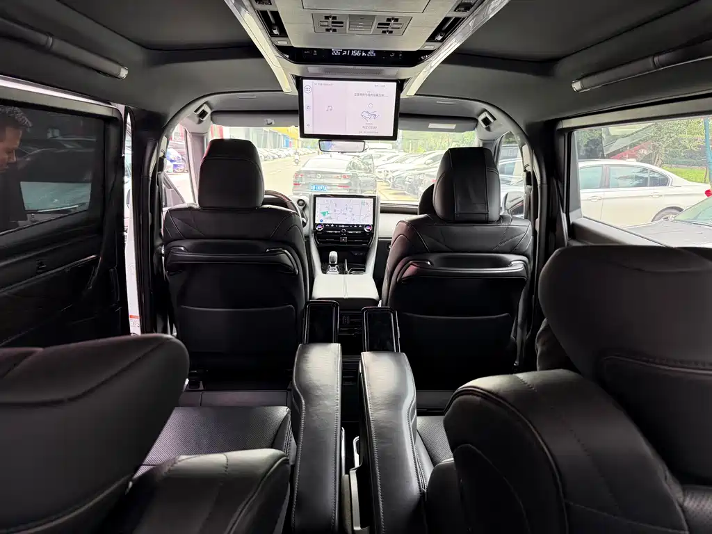 Toyota Vellfire — миниатюра 7