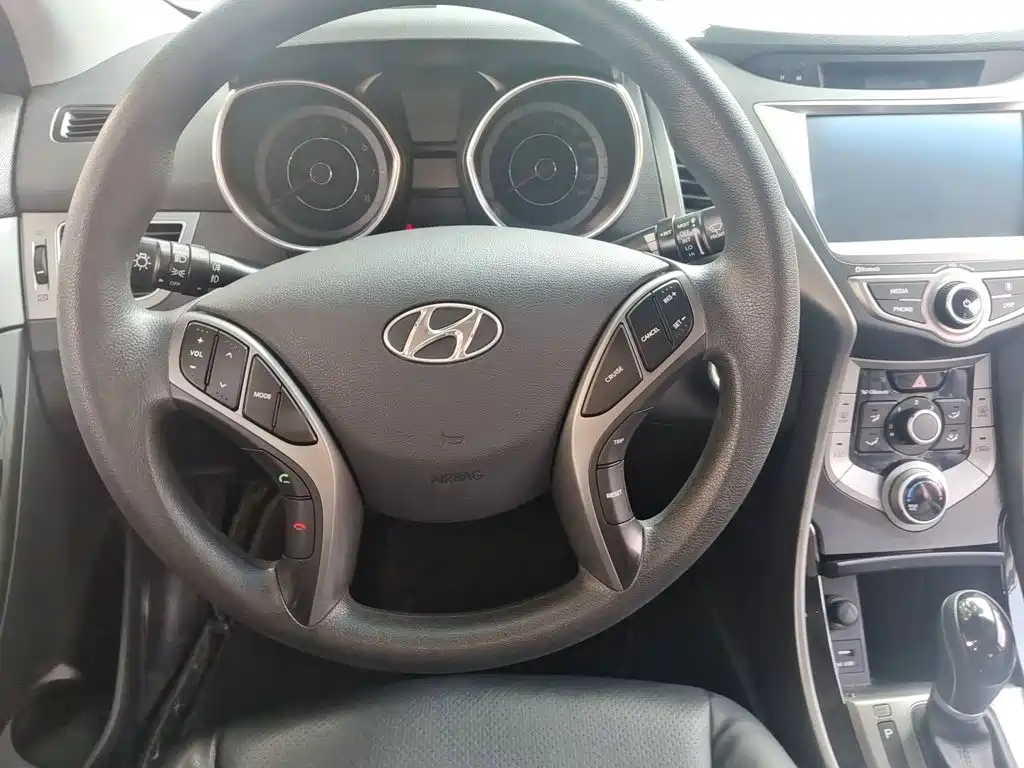 Hyundai Elantra Langdong — миниатюра 6