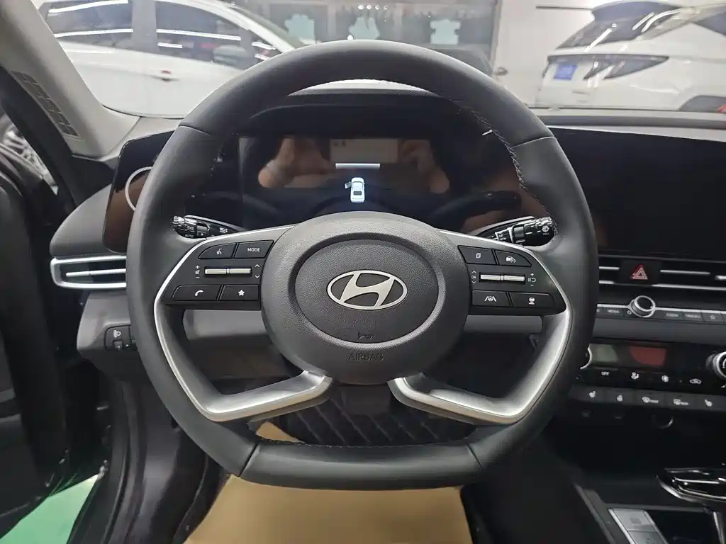 Hyundai Elantra 2023 1.5L CVT LUX Luxury