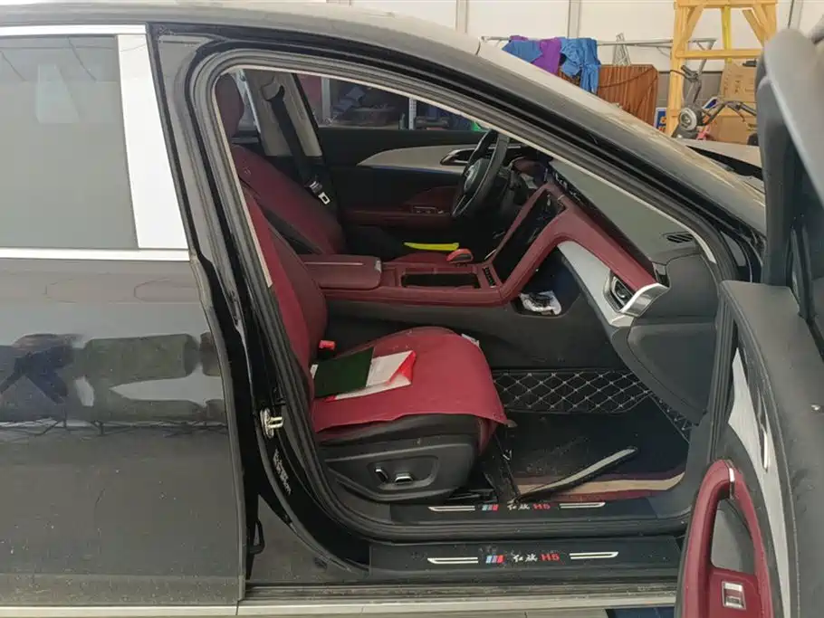 Hongqi H5 2025 2.0T AT